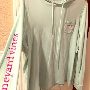 Vineyard vines t shirt hoodie